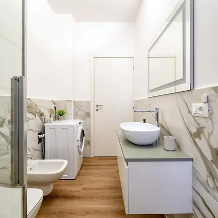 Casa Ginevra - Modern Design, King Bed & Terrace Como