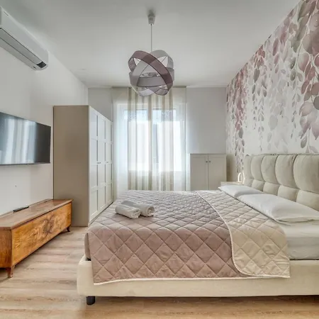 Casa Ginevra - Modern Design, King Bed & Terrace Como