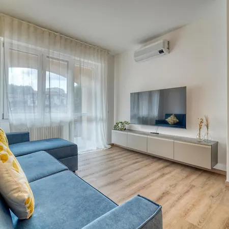Casa Ginevra - Modern Design, King Bed & Terrace Apartment *